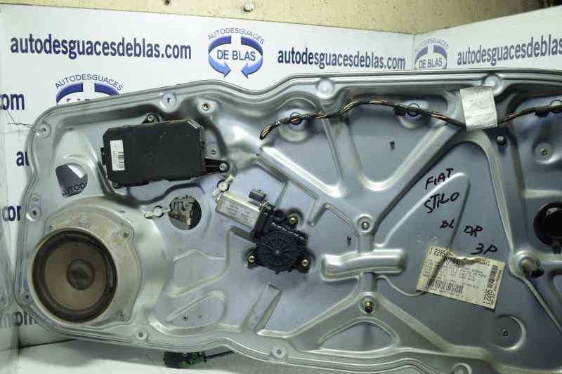 Recambio ELEVALUNAS DELANTERO DERECHO para el vehículo FIAT STILO 192.